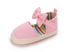 Cargar imagen en el visor de la galería, Zapato tipo Sandalia Con Moño, Bebe, Mod. B.