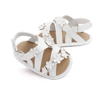 Cargar imagen en el visor de la galería, Zapato tipo Sandalia Con Flores, Bebe, Mod. E.