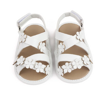 Cargar imagen en el visor de la galería, Zapato tipo Sandalia Con Flores, Bebe, Mod. E.