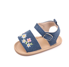 Cargar imagen en el visor de la galería, Zapato tipo Sandalia Mezclilla con Flores, Mod. I.