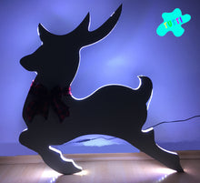 Cargar imagen en el visor de la galería, Venado, Reno Pintado y Personalizado con Iluminación LED, MDF.